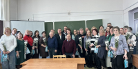 В СПО ЮУрГАУ мужчины поздравили коллег-женщин с 8 Марта - ЮУрГАУ