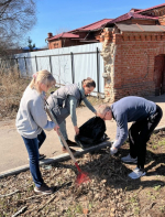 В Троицке продолжаются субботники