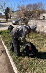 В Троицке продолжаются субботники